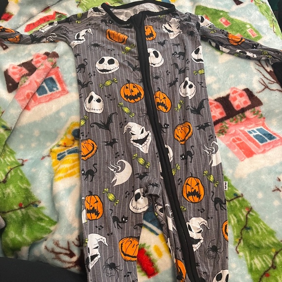 B19  Little Sleepies X Nightmare Before Christmas - Picture 1 of 6
